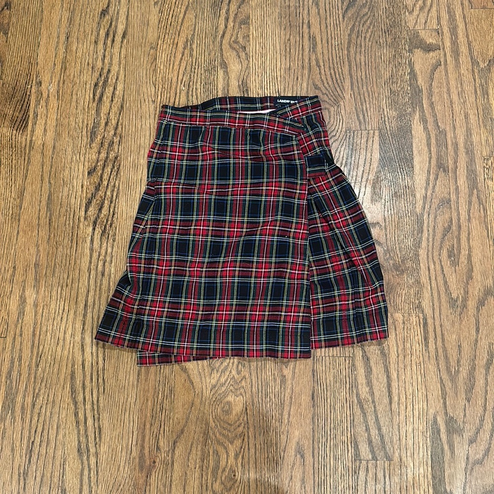 Lands end girls quilt school uniform skirt. Size: 10 Color: red, black,green